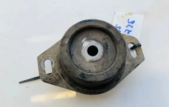 Citroen Xsara Picasso Engine mount bracket