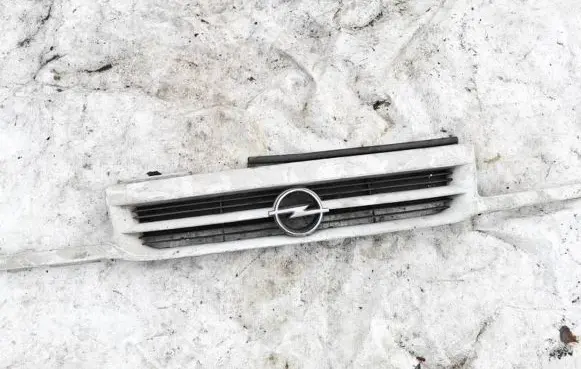 Opel Astra F Front grill 90449267
