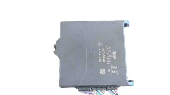 Lexus ES 250 - 300 - 330 Central body control module 2381003380 8922133D92