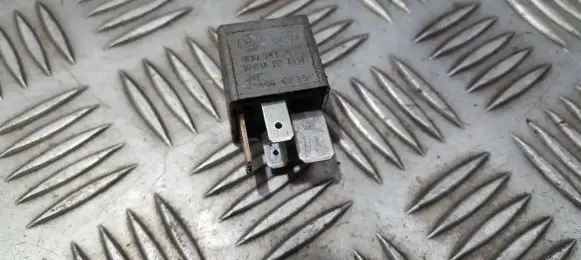 Audi A4 S4 B5 8D Other relay 8d0951253 v23134-j52-x300