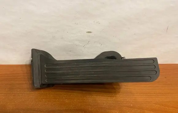 Volkswagen PASSAT B6 Accelerator throttle pedal 1K1723503L 6PV00860001 L025006