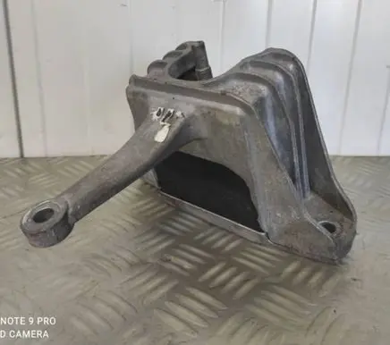 KIA Sportage Engine mount bracket 21810 1J110214