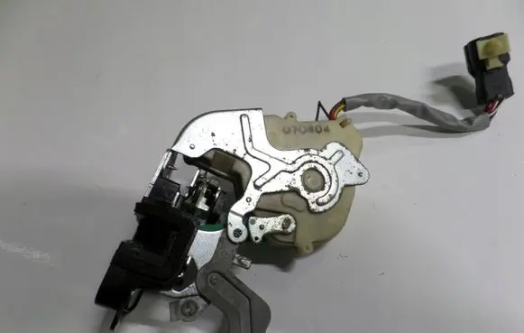 KIA Sorento Front door lock 070404