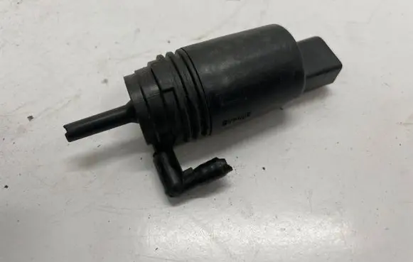BMW 3 E90 E91 Windscreen/windshield washer pump 8377612