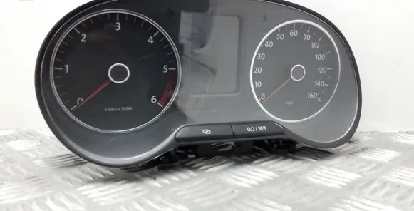 Volkswagen Polo V 6R Speedometer (instrument cluster) 6R0920961F