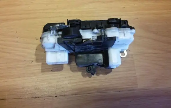 Peugeot 607 Rear door lock