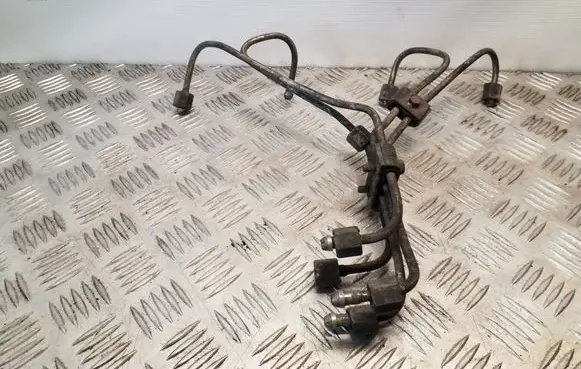 Mitsubishi Pajero Fuel injector supply line/pipe 