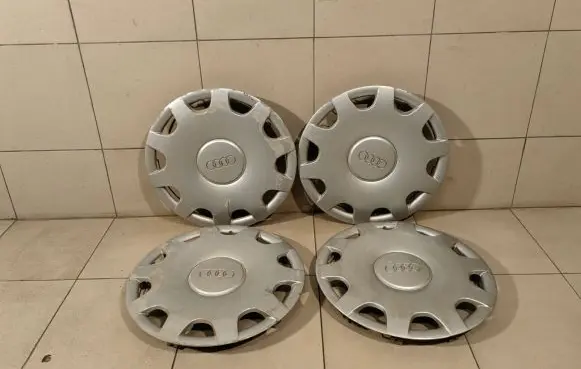 Audi A6 S6 C5 4B R15 wheel hub/cap/trim 4A0601147B 4A0601147A