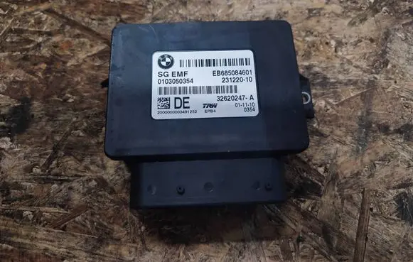 BMW 5 F10 F11 Hand brake control module 6850846 23122010 32620247A