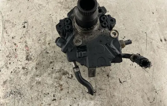 Mercedes-Benz C W204 Fuel injection high pressure pump 9424A020A 0419862LCE A6510700101
