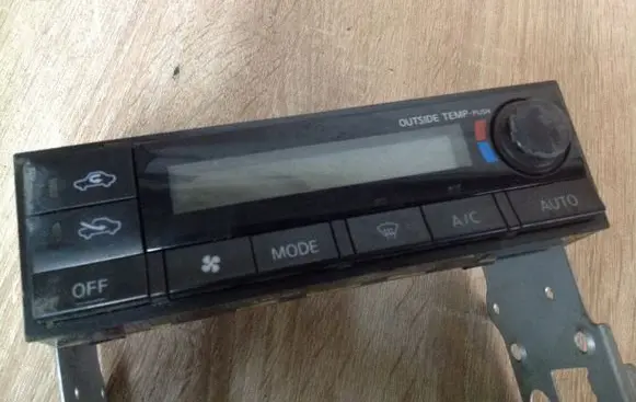 Nissan X-Trail T30 Climate control unit 275008H700 3J05034700