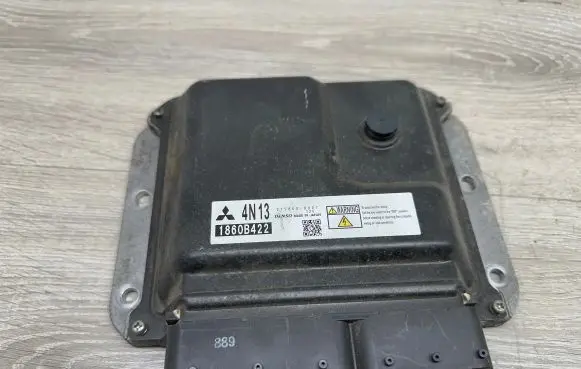 Mitsubishi ASX Engine control unit/module 1860B422 4N13 2758008907