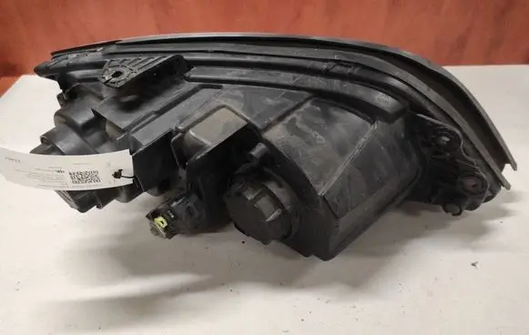 KIA Sorento Headlight/headlamp 921013E5XX