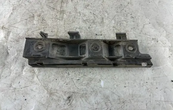 Volkswagen PASSAT B6 Front bumper mounting bracket 3C0807183