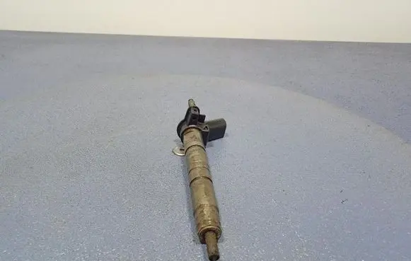 BMW 7 F01 F02 F03 F04 Fuel injector 7805428