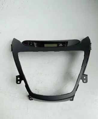 Hyundai Elantra Radio/GPS head unit trim 847403Y010 945103X000