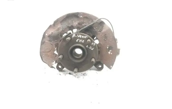 Front wheel hub