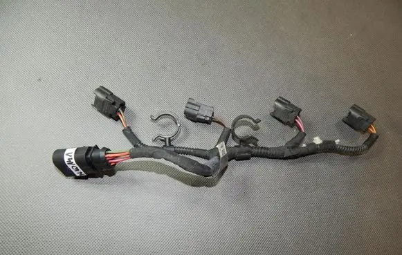 Volkswagen Golf VII Fuel injector wires 06L971627A