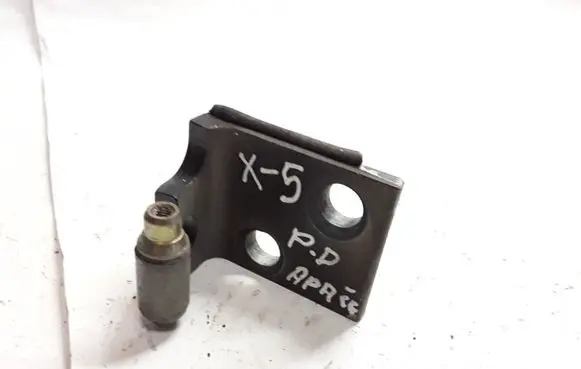 BMW X5 E53 Front door lower hinge 415182651589