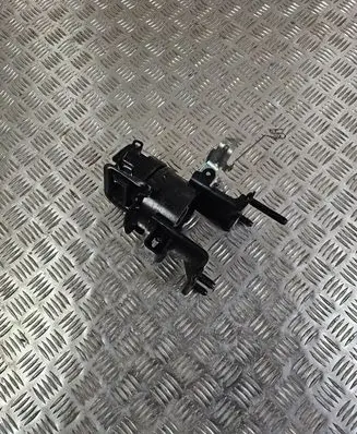 Toyota RAV 4 (XA50) Engine mount bracket