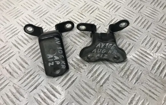 Rear door hinge set