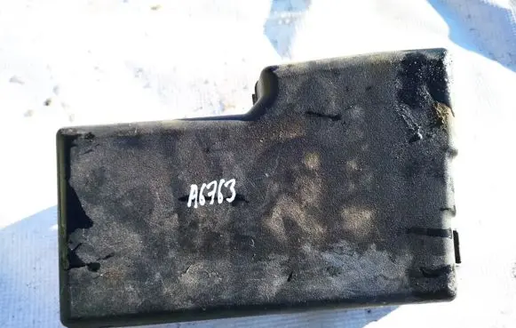 Mazda 5 Fuse box cover 8797ya1