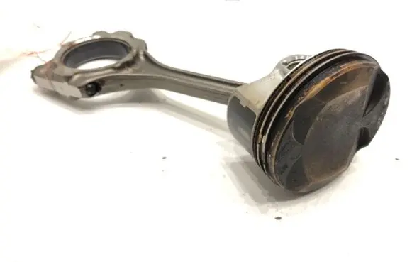 Toyota Yaris Piston with connecting rod FM15A