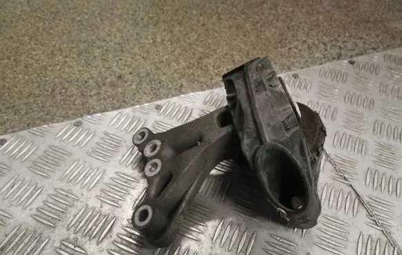 Citroen C3 Engine mount bracket 9676780580