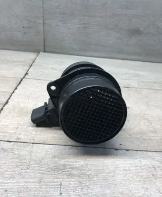 Volkswagen PASSAT B8 Mass air flow meter 0281002735