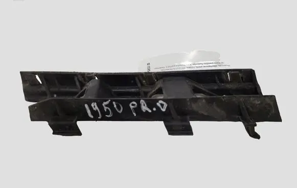 Volkswagen PASSAT B6 Front bumper mounting bracket 3C0807184