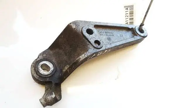 Opel Corsa D Engine mounting bracket 13130723