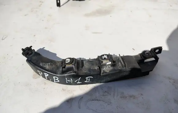 Hyundai H-1, Starex, Satellite Fender mounting bracket 865164H000