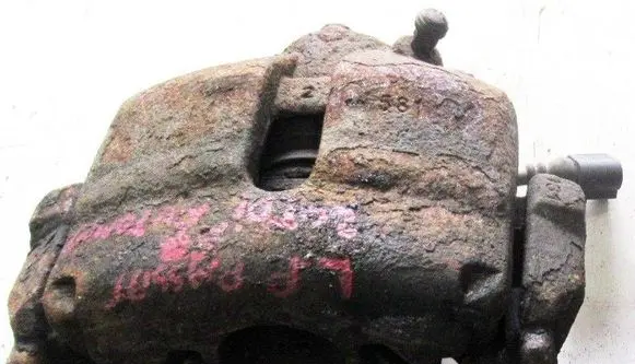 Volkswagen PASSAT B7 Front brake caliper