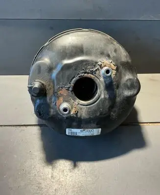 Volkswagen PASSAT B5.5 Brake booster 3B0614105A