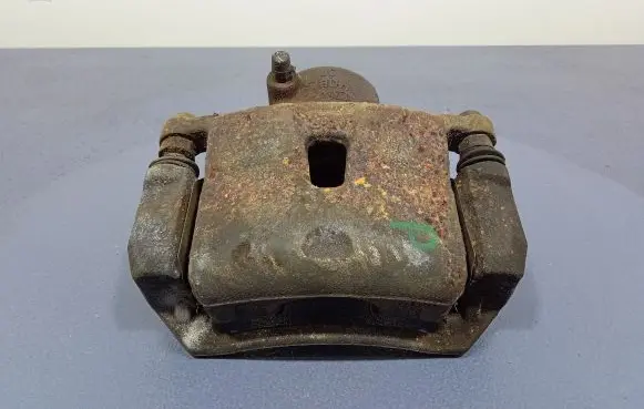 Hyundai i30 Front brake caliper