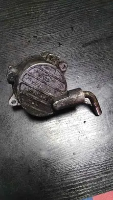 Mercedes-Benz E W210 Vacuum pump 6112300065