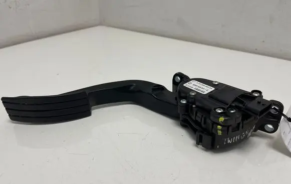 Renault Twingo II Accelerator throttle pedal 8200426241