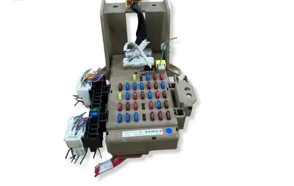 Subaru Forester SJ Fuse module 82201FJ100 212915