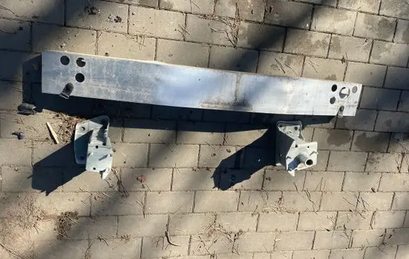 Nissan Leaf I (ZE0) Front bumper support beam 