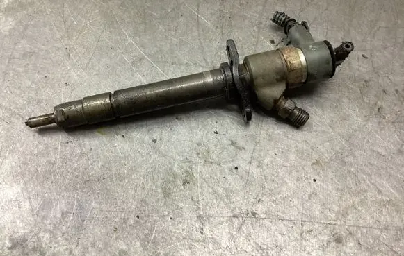 Volvo XC90 Fuel injector 31303259