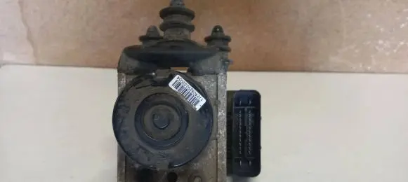 Skoda Octavia Mk2 (1Z) ABS Pump 1K0907379P