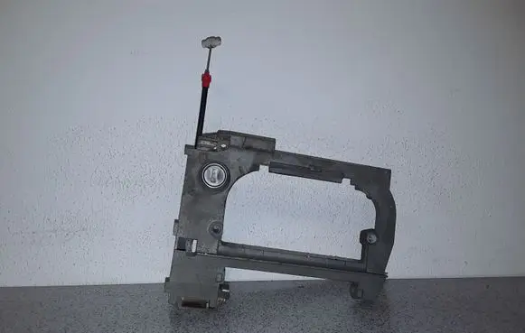 BMW 5 E39 Front door exterior handle/bracket 51218245351 8245351