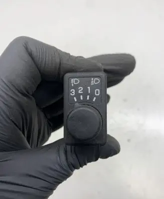 Nissan Primera Headlight level height control switch 37044A