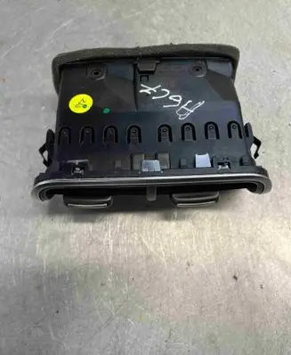 Rear air vent grill