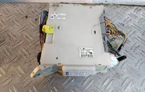 Lexus IS III XE30 Fuse module 8273053050