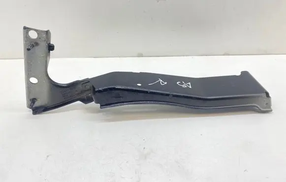Audi A5 Sportback 8TA Fender mounting bracket 8T0821136A
