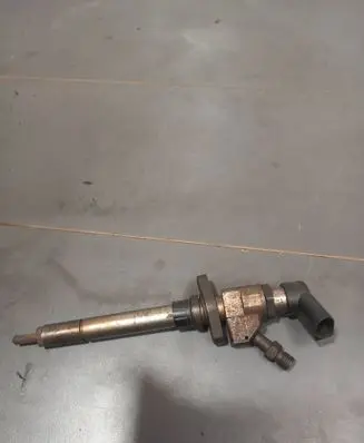 Ford Kuga I Fuel injector 9657144580