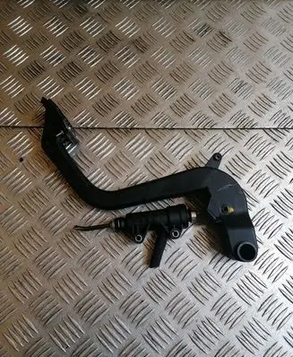BMW 3 E46 Clutch master cylinder 35311163870