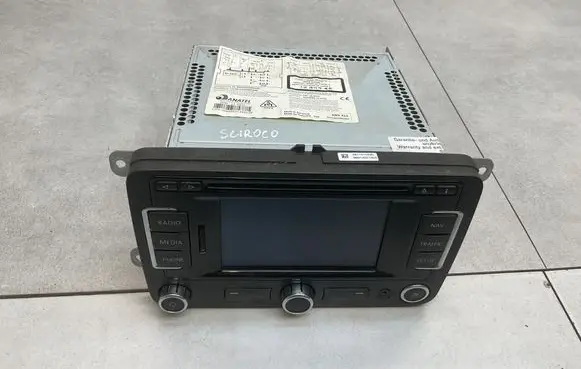 Volkswagen Scirocco Radio/CD/DVD/GPS head unit 3C8035279B
