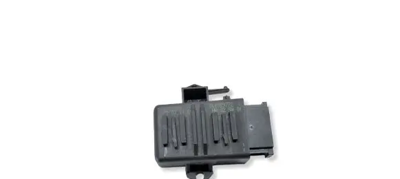 Volkswagen PASSAT B7 Seat heating relay 1K0959772